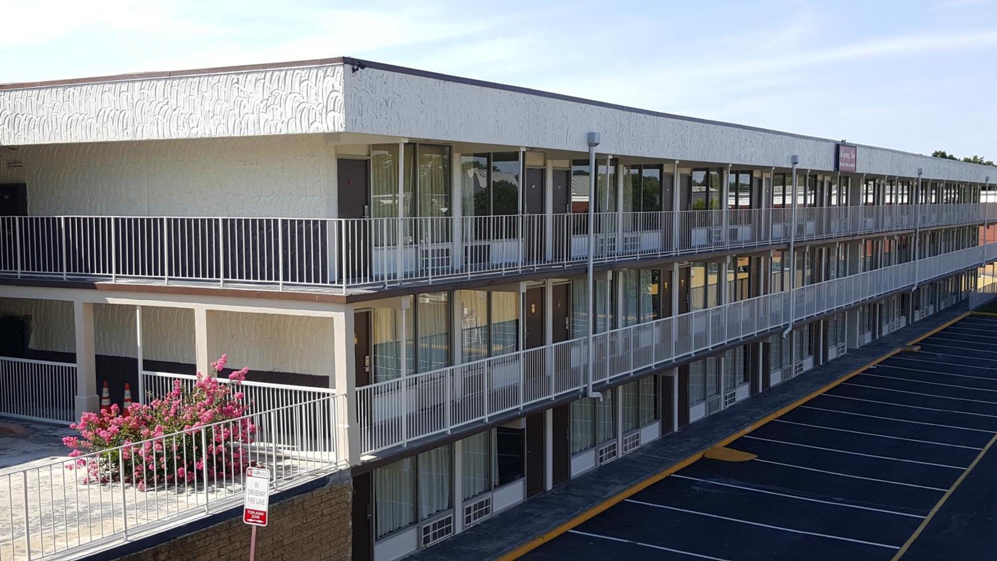 Regency Inn Richmond Dumbarton Exterior photo