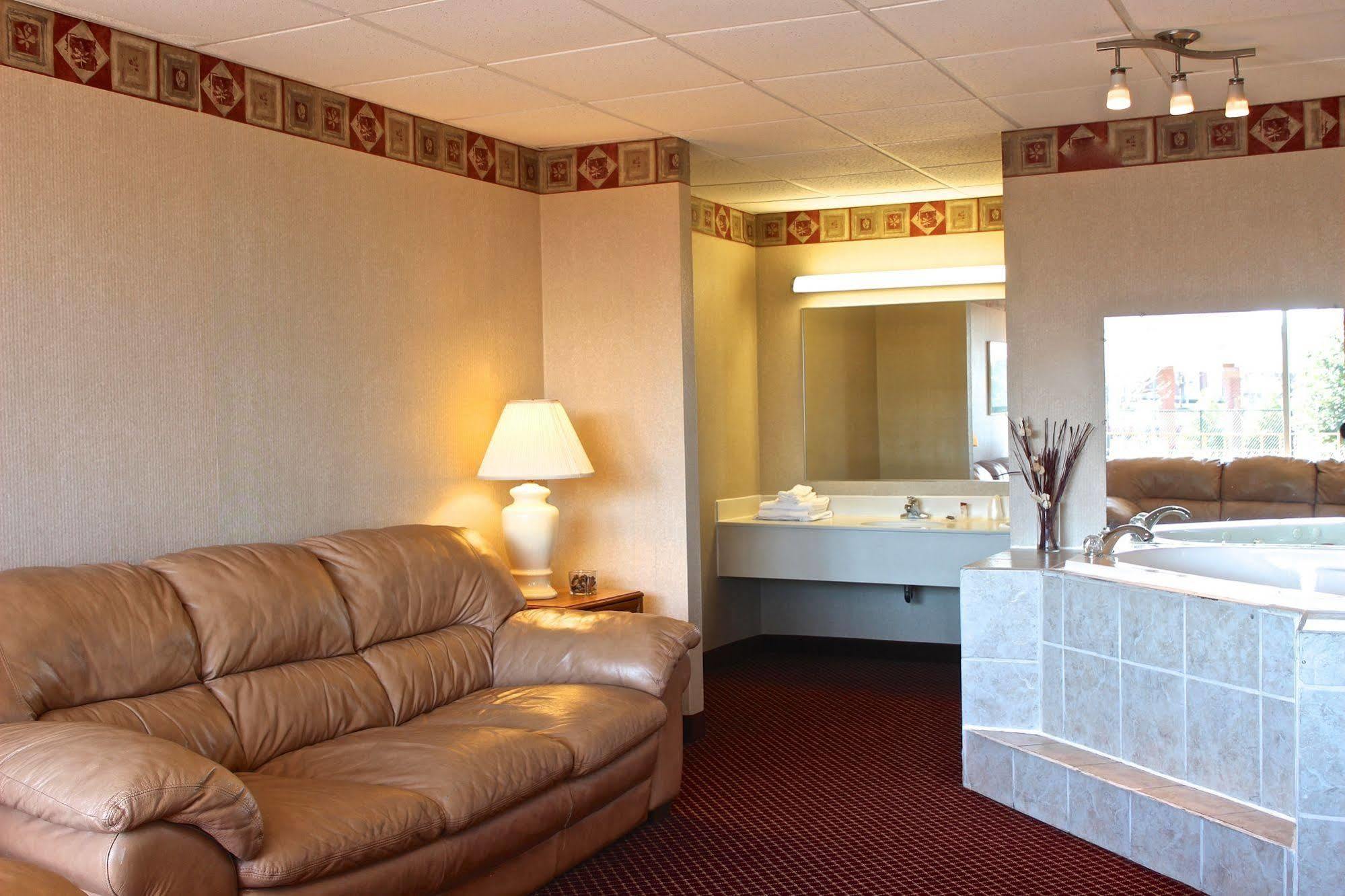 Regency Inn Richmond Dumbarton Exterior photo