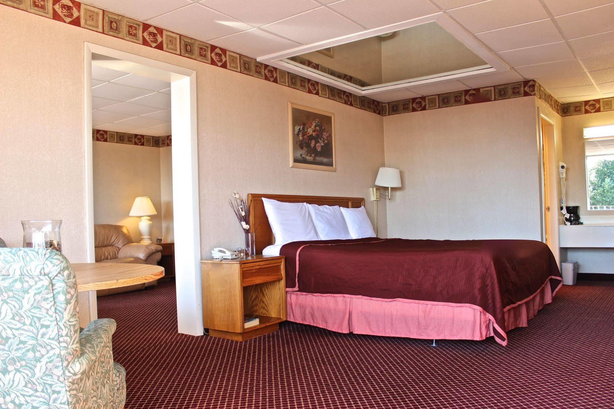 Regency Inn Richmond Dumbarton Exterior photo